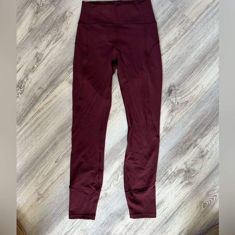 In movement lululemon leggings 7/8 length size 4